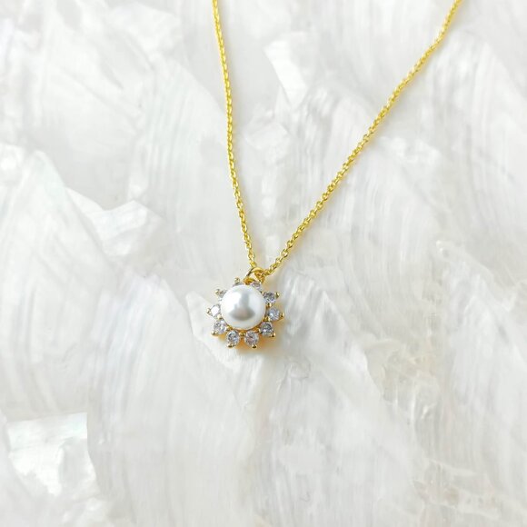 Kate Spade • Sunny Halo Gold Pearl Pendant Necklace - Picture 1 of 3